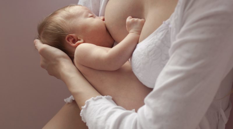 Parto naturale e parto cesareo, ecco cosa cambia nel neonato